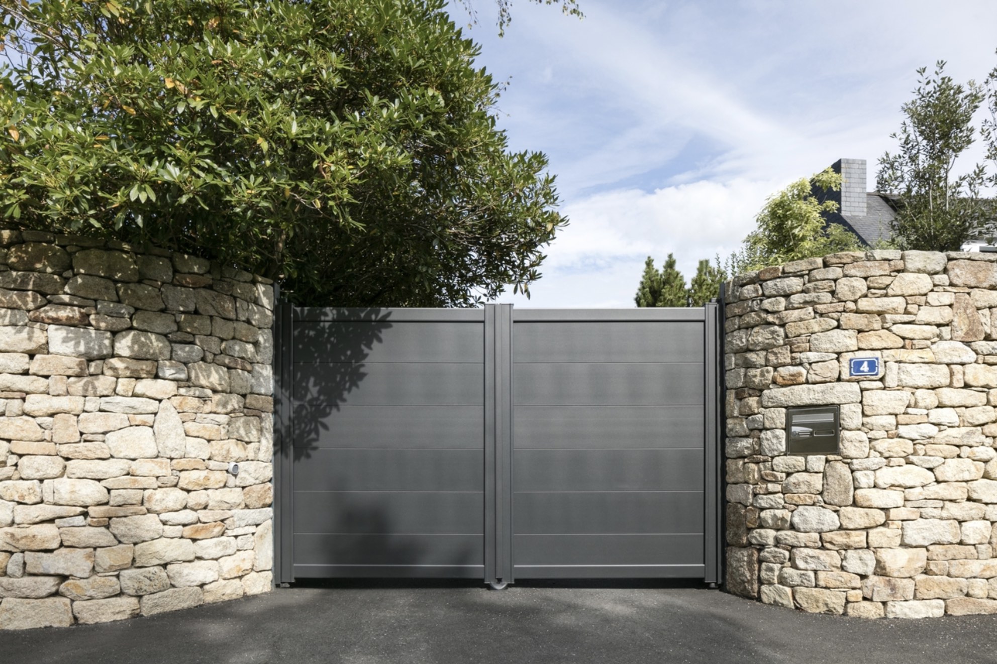 portail lames horizontales gris anthracite